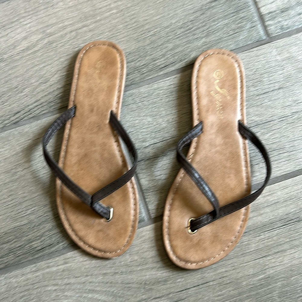 Iynx flip flops